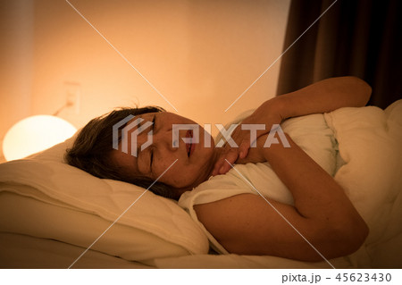 睡眠時無呼吸症候群 日本人シニア女性 睡眠時無呼吸症候群 日本人シニア女性 45623430