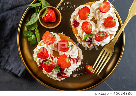 Victoria sponge cake with strawberries, jam and whipped cream on dark background. Copy space. 45624336