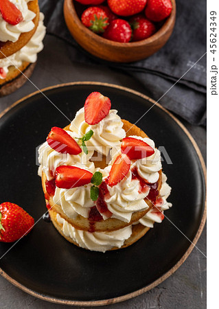 Victoria sponge cake with strawberries, jam and whipped cream on dark background. Copy space. 45624349