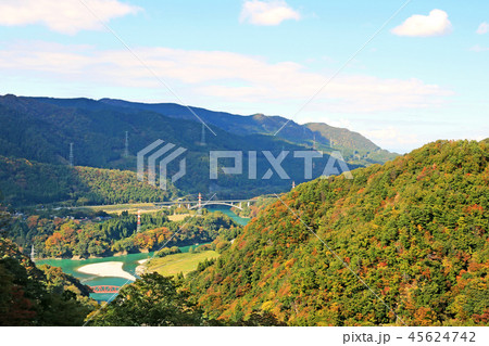 庵谷峠から眺める紅葉の神通峡 庵谷峠から眺める紅葉の神通峡 45624742