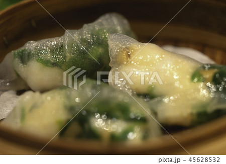 chinese vegetable dumpling in bamboo container 45628532