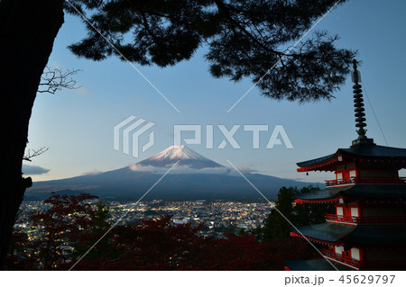 新倉山浅間公園　富士山 45629797