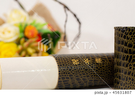 卒業証書筒とフラワーアレンジメント　卒業イメージ 45631807