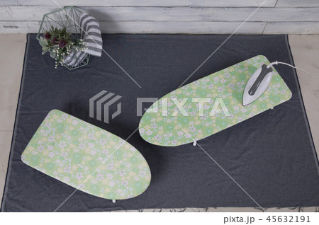 アイロン 生活用品 チェック柄 45632191