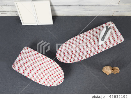 アイロン 生活用品 チェック柄 45632192