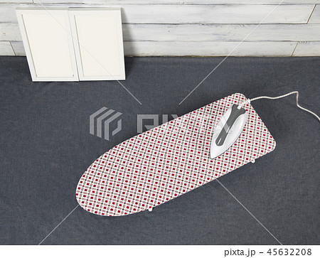 アイロン 生活用品 チェック柄 45632208