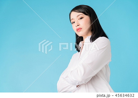見下ろす女性 見下ろす女性 45634632