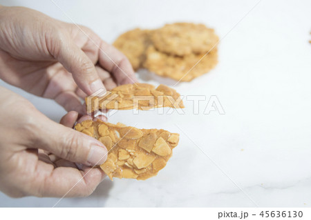 ビスケット クッキー クラッカー 45636130