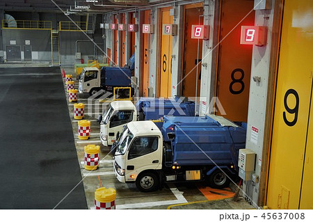 杉並清掃工場(焼却場)プラットフォームとごみ収集車 杉並清掃工場(焼却場)プラットフォームとごみ収集車 45637008