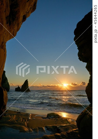 千葉県　大波月海岸　朝日 45644265