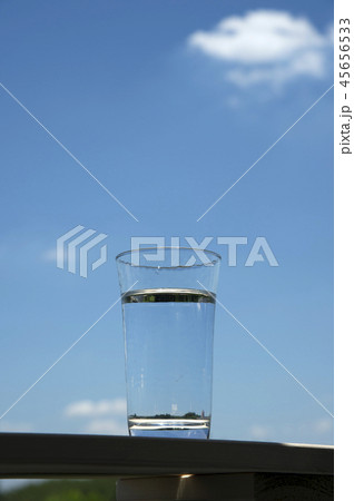 コップの水 45656533