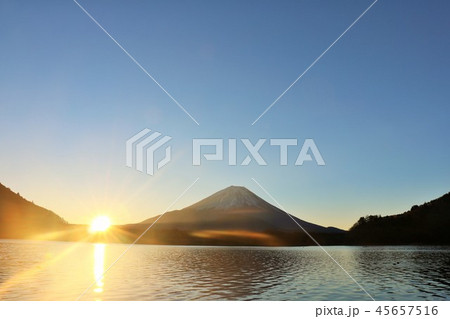 富士山と新年の光 富士山と新年の光 45657516