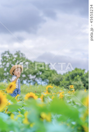 子どもと花畑 子どもと花畑 45658234