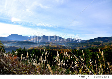 くじゅう連山　九重連山　硫黄山の噴煙　大分県九重町　四季彩ロード 45665184