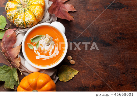 Autumn vegetarian pumpkin cream soup 45668001