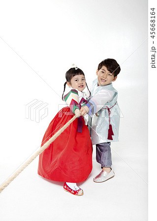 韓服 子供 綱引き 45668164