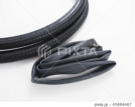 自転車のタイヤチューブとバルブ 45668467