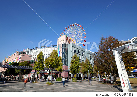 日本の横浜都市景観　地下鉄　センター北駅前の街並みを望む（モザイクモール港北　都築阪急など） 45669482