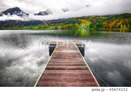 Idyllic autumn scene in Grundlsee lake in Alps  45674152
