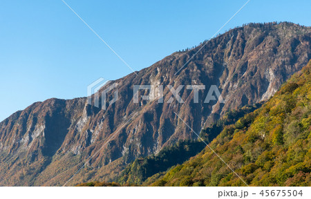 鳥甲山の岩壁 45675504