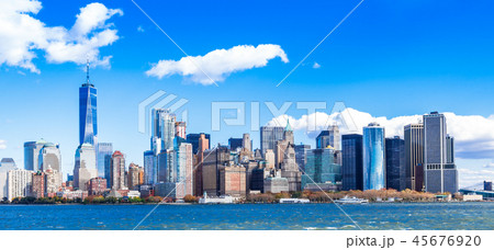 ニューヨーク　マンハッタンの摩天楼 45676920