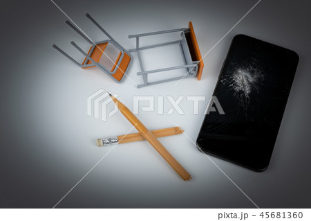 いじめ　イジメ　いじめイメージ 45681360