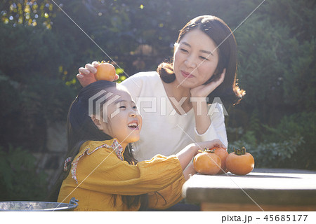 フルーツ 果物 少女 45685177