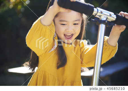 笑顔 微笑 微笑み 45685210