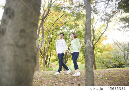 秋 公園 壮年 45685381