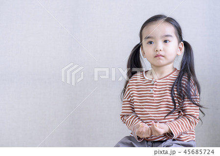 子供 女の子 1人 45685724