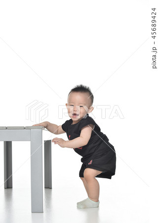 子供 人物 男 45689424