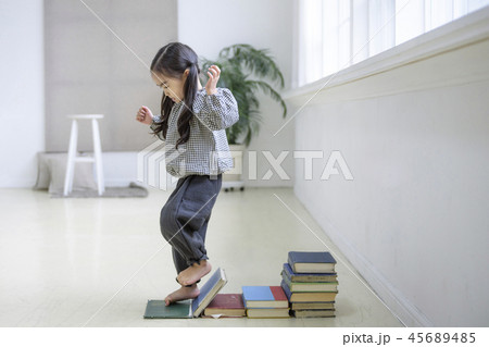 女の子 子供 本 45689485