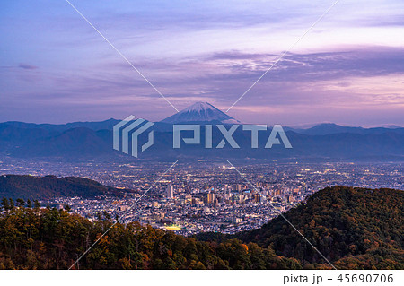 《山梨県》富士山と甲府盆地の夜景 45690706