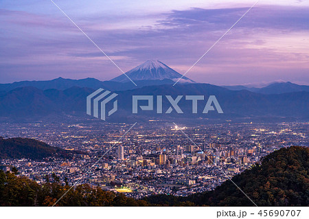 《山梨県》富士山と甲府盆地の夜景 45690707