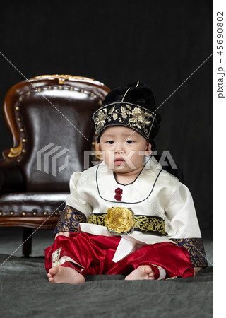 子供 人物 男 45690802
