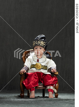 子供 人物 男 45690809