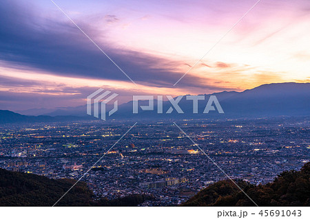 《山梨県》甲府盆地の夜景・甲斐市方面を望む 45691043
