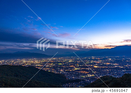 《山梨県》甲府盆地の夜景・甲斐市方面を望む 45691047
