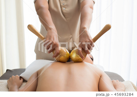 Gold leaf golden wood pressure spa massage 45693284