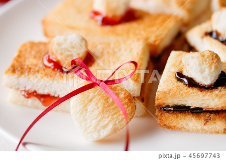 ハートのトーストサンド 45697743