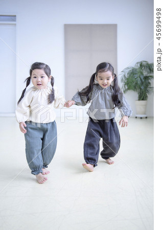 友達 友人 女の子 45699498