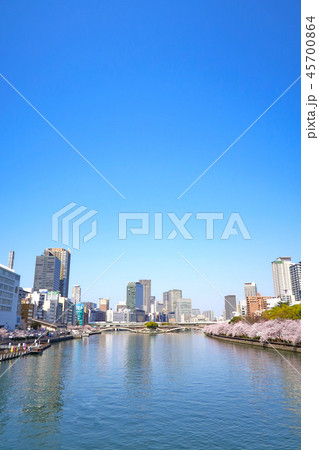 天満橋から見た風景（春） 45700864