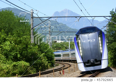 甲斐駒ケ岳と中央線新型特急・E353系　特急スーパーあずさ/あずさ 45702665