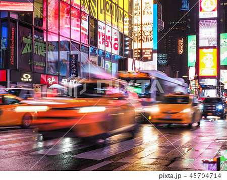 ニューヨーク　タイムズスクエア　夜景 45704714