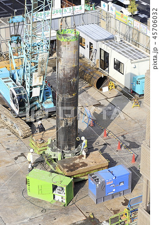建築現場　基礎工事　掘削ガイドパイプ 45706032