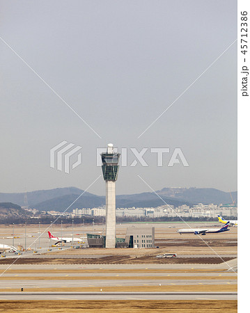 空港 管制塔 飛行機 45712386