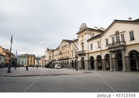 アオスタ 市庁舎(イタリア ヴァッレ・ダオスタ州) アオスタ 市庁舎(イタリア ヴァッレ・ダオスタ州) 45713508