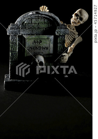 墓　墓場　死者　ドクロ 45714927