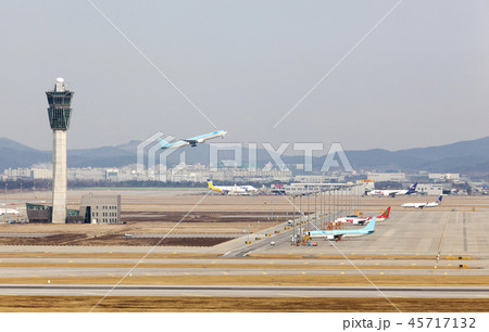 空港 管制塔 飛行機 45717132