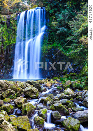 桜滝の秋景色 水のカーテン 【大分県日田市】 桜滝の秋景色 水のカーテン 【大分県日田市】 45717620